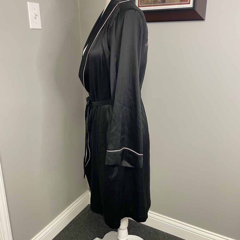 SOMA Black Satiny Robe Rose are Red Time for Bed S/M NWT Sexy Comfy - Picture 3 of 7